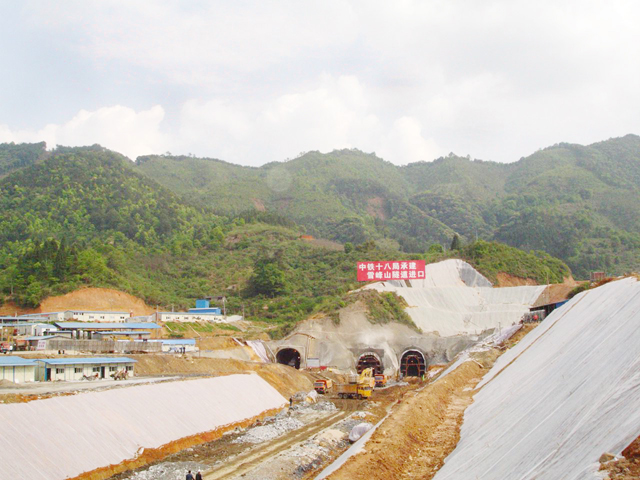 向莆鐵路雪峰山隧道